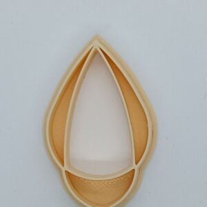 Geometric Tranquility: The Harmony of Overlapping Shapes Clay Cutter